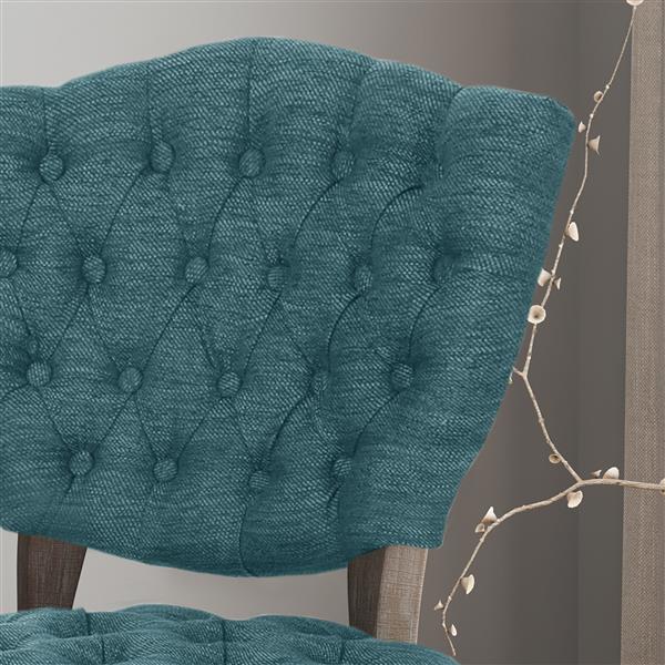 TUFTED CHAIR