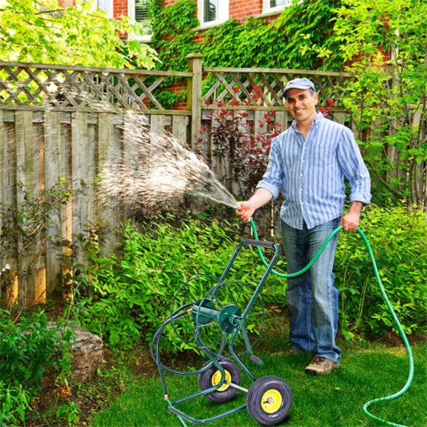 Garden hose reel truck, capable of accommodating up to 200 feet of 3/4 "hos