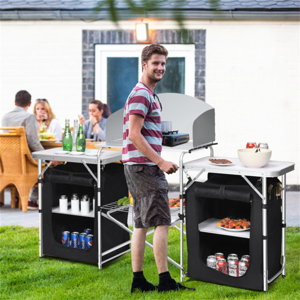 Foldable camping kitchen with 2-sided windshield pockets