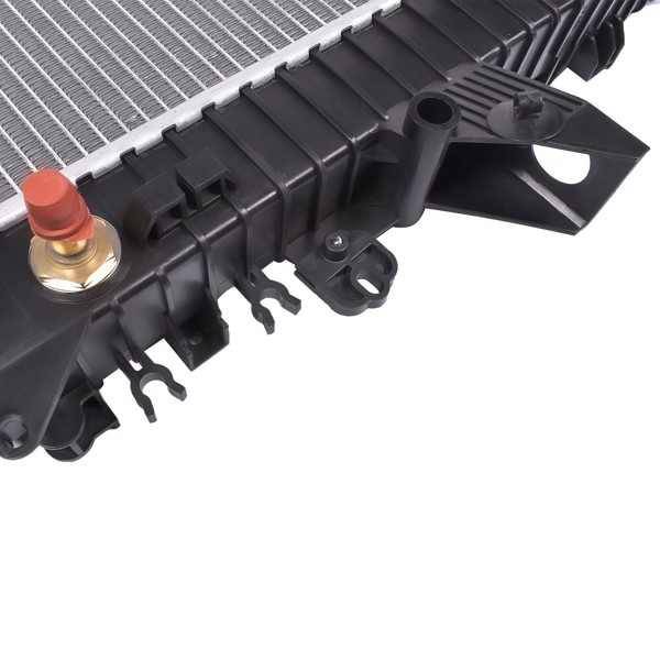 Aluminum Radiator LR021777 for Land Rover LR3 4.0L 4.4L 2005-2009 PCC500040