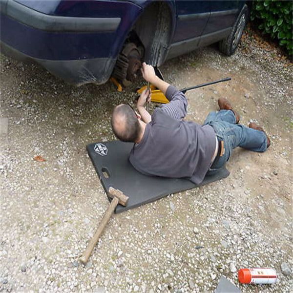 Mechanics Work Mat. Lite Weight 1000mm x 500mm x 32mm thick. Waterproof/Thermal.