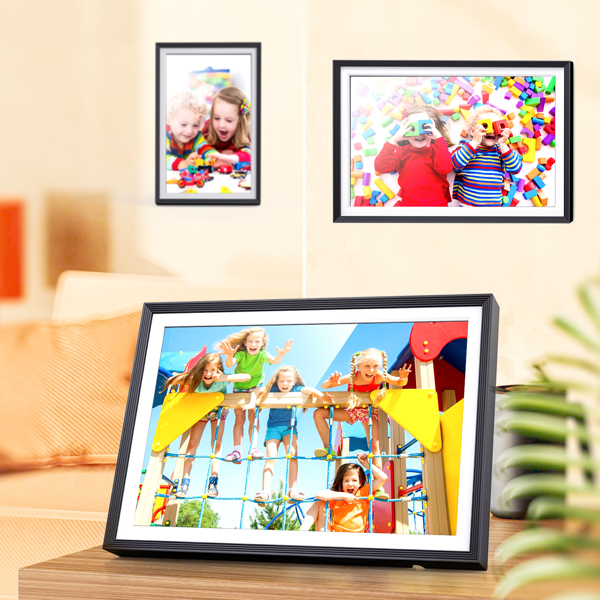 Digital photo frame with WiFi photo transfer. Digital picture frame with 1280x800 pixels, 32 GB, electronic photo frame with Uhale photo/video-sharing feature.