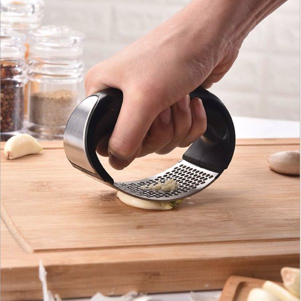 Stainless Steel Garlic Press, Household Manual Garlic Masher, Kitchen Ginger Garlic Masher, With Silicone Peeler and Cleaning Brush