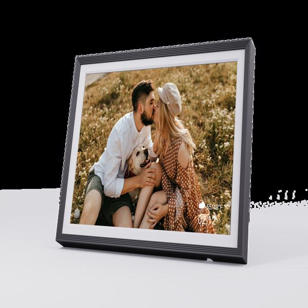 Digital photo frame with WiFi photo transfer. Digital picture frame with 1280x800 pixels, 32 GB, electronic photo frame with Uhale photo/video-sharing feature.