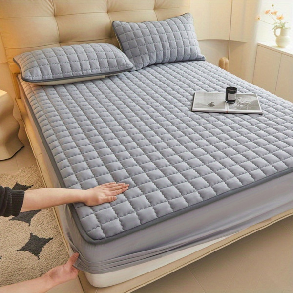 (Cream white 150cm*200cm) Cotton-Padded Waterproof Mattress Protector, Dust-Proof Bed Cover (Without Pillow and Core). Soft, Comfortable Solid Color Bedding Sheet for Bedroom, Guest Room. (Maybe YunEx