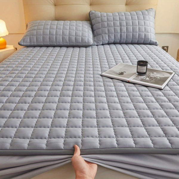 (Cream white 150cm*200cm) Cotton-Padded Waterproof Mattress Protector, Dust-Proof Bed Cover (Without Pillow and Core). Soft, Comfortable Solid Color Bedding Sheet for Bedroom, Guest Room. (Maybe YunEx
