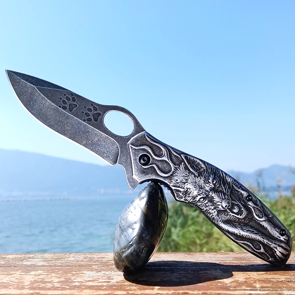 Wolf Handle Non-Slip Pocket Knife – Compact Folding EDC Knife with Carabiner Clip, Cool Box Cutter, Perfect Gift for Men(Maybe YunExpress Logistics)