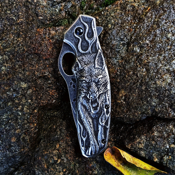 Wolf Handle Non-Slip Pocket Knife – Compact Folding EDC Knife with Carabiner Clip, Cool Box Cutter, Perfect Gift for Men(Maybe YunExpress Logistics)