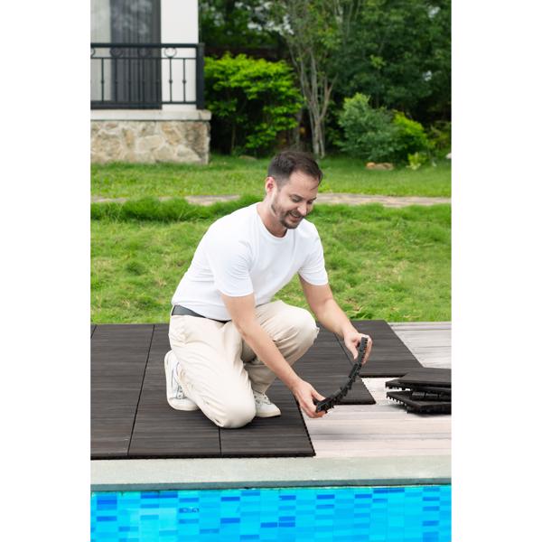 10 块联锁甲板瓷砖条纹图案，12 英寸 x 12 英寸深棕色方形相思木硬木户外地板，适用于露台、阳台、泳池边-22