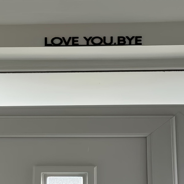 以“爱你，再见”为主题的现代金属墙面艺术，是婚礼装饰和室内艺术复制的理想选择。完美的装饰你的夫妻的空间，它也使一个极好的情人节礼物（TikTok、temu下自提）-6