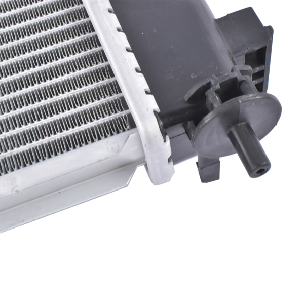 散热器 Radiator Assembly 21410-5RB0B Fits for Nissan Versa 2020-2023 Kicks 2018-2023 1.6L L4-6