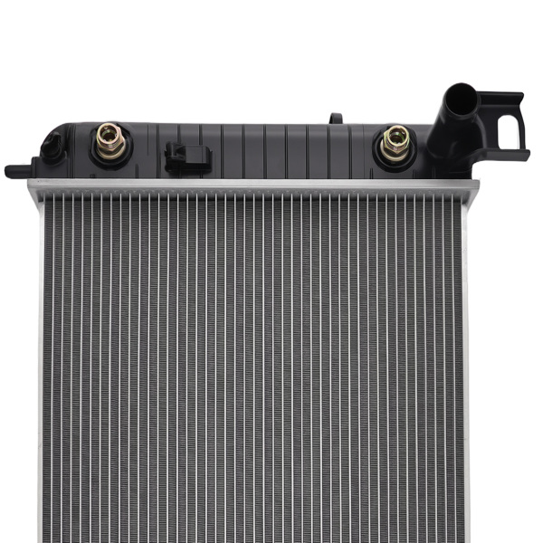 Engine Radiator fit for 1999 - 2004 Chevrolet Silverado 2500 CU2370 15841569 2370-4