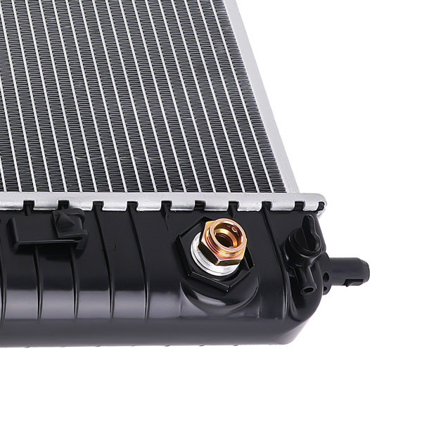Aluminum Radiator fit for Chevrolet Silverado 2500 3500 GMC Sierra 2001-02 15058682-4