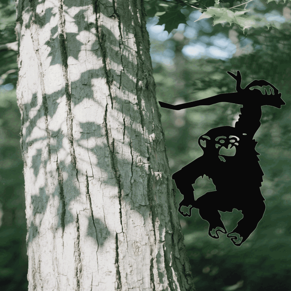 CIFbuy这款以迷人猴子为主题的花园立柱，立柱上还有一只悬挂着的猴子：这款富有创意的庭院艺术品非常适合为户外区域、花园、草坪、露台、后院增添活力，也是装饰户外墙面的精美雕塑。墙面雕塑（TikTok、temu下自提）-5