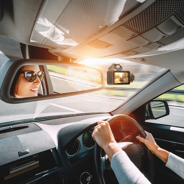 （物流随机发，自提可发加拿大）-三通道行车记录仪套装，配备1080P全高清前置摄像头（140°广角视野）及480P车内/后置摄像头，提供360°全方位车辆防护，支持画中画显示功能，清晰记录碰撞证据。-7