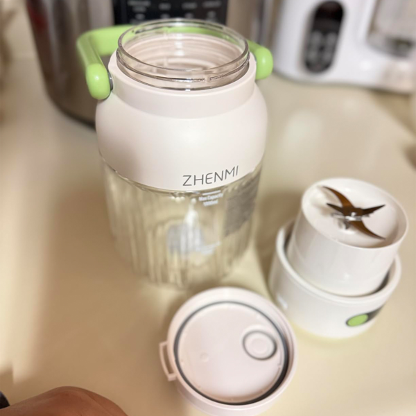 便携式搅拌机，个人奶昔搅拌机，无线设计，33盎司不含双酚A容器，防漏盖带饮用嘴，USB-C充电，易清洁部件，绿色款-13