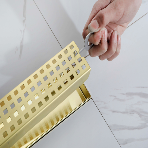 24英寸线性淋浴地漏，带可拆卸方格纹格栅，304不锈钢材质，配毛发过滤网与调平脚，拉丝金色-4