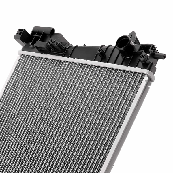 适用于 2012-2020 款雪佛兰 Sonic 1.4L 发动机的铝制散热器 95316049 GM301057-5
