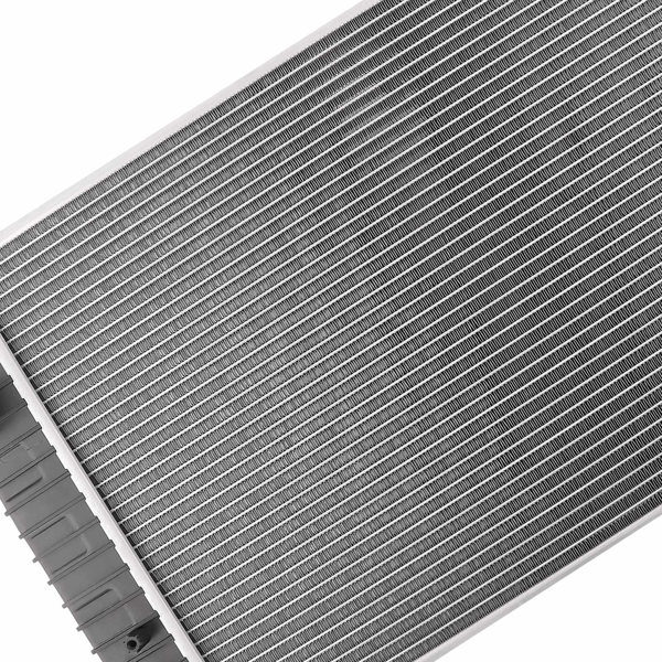 适用于 2012-2020 款雪佛兰 Sonic 1.4L 发动机的铝制散热器 95316049 GM301057-6