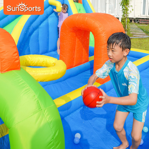 SunSports充气水上滑梯配备 450W 鼓风机，适合儿童的家庭后院水上乐园，包含攀爬墙、嬉水池及篮球架，尺寸为 13 x 15 x 7 英尺-7